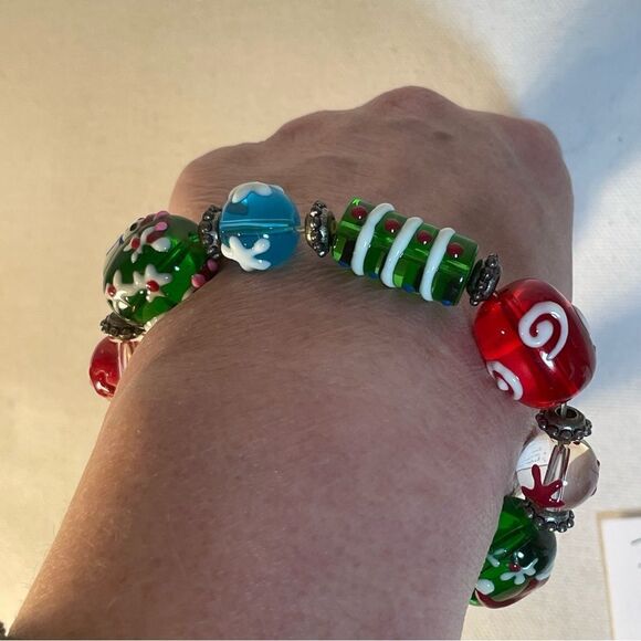 Christmas bracelet handmade lampworked glass beads stretchy bracelet - Picture 4 of 12